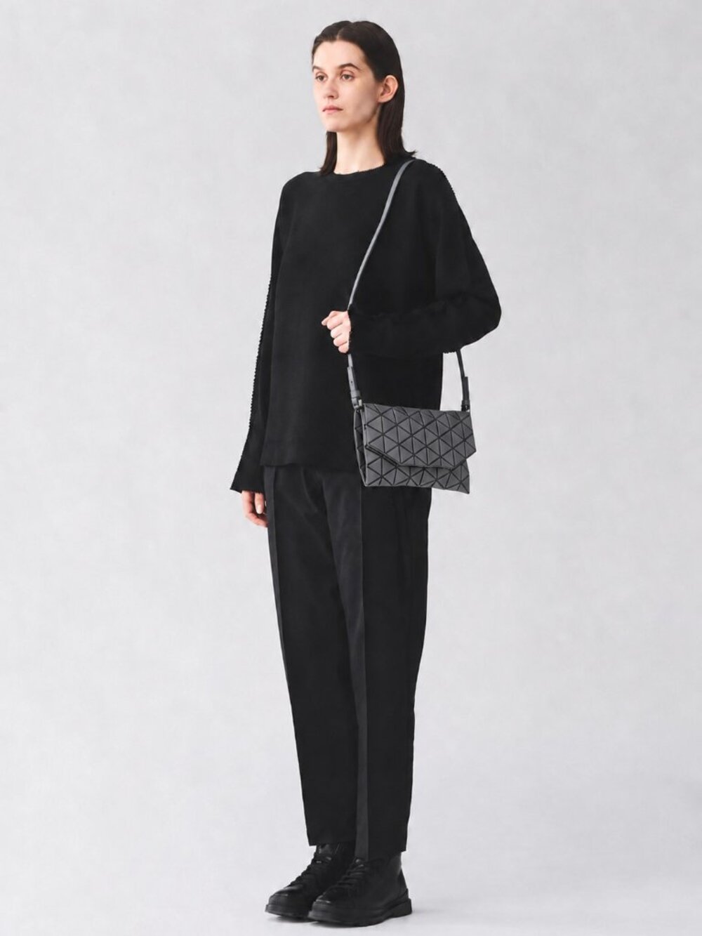 AUTHENTIC New BAO BAO Issey Miyake Matte Tonneau Shoulder Bag in Dark Gray NWOT - Picture 4 of 15